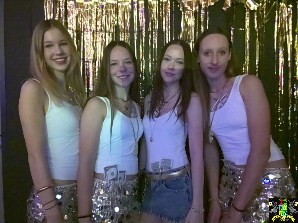 ../Images/Jeugd Opwarmbal Photobooth 072.jpg